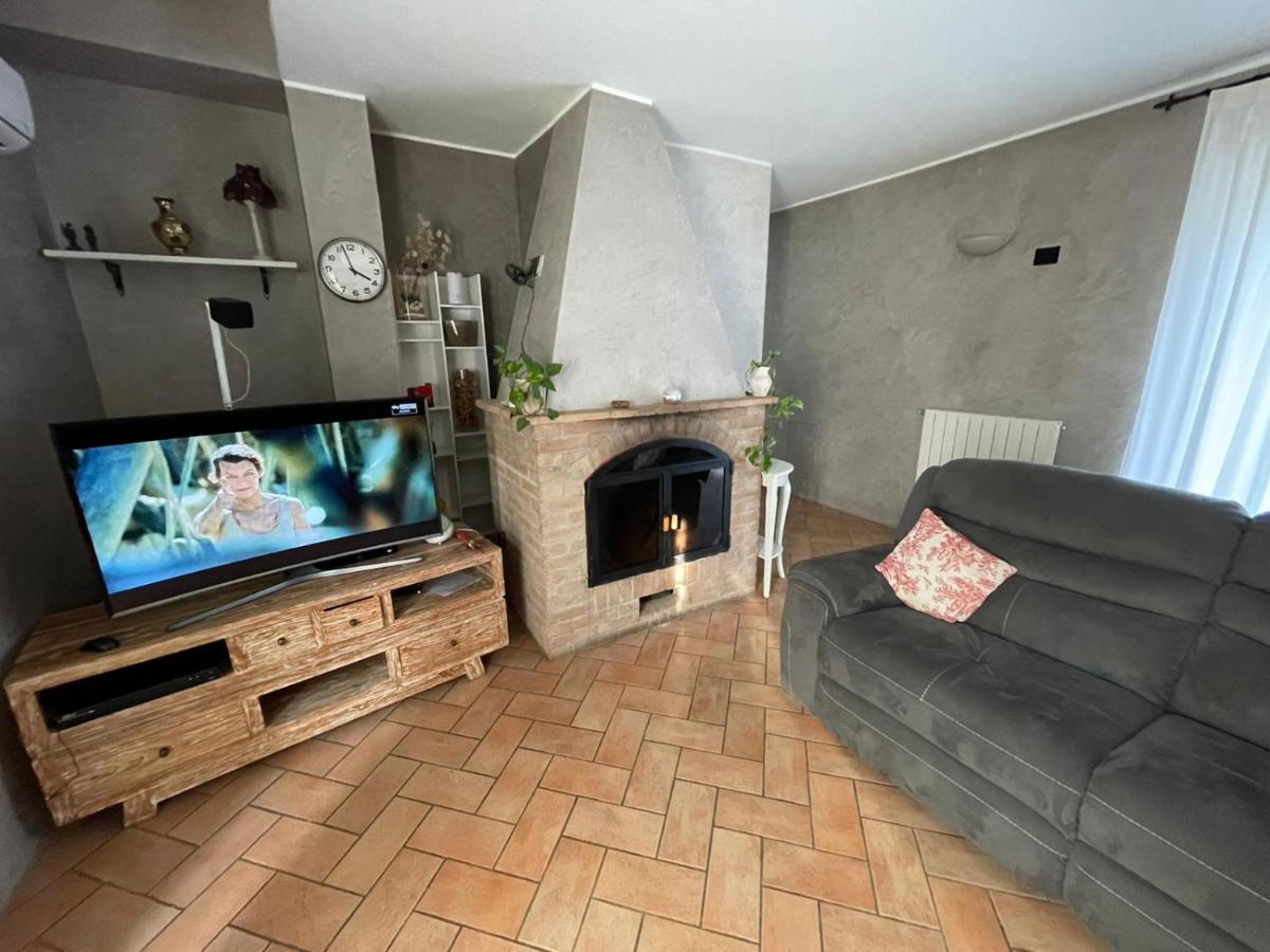 Lussuosa Villa Vicino Alla Stazione Caronno Pertusella Extérieur photo