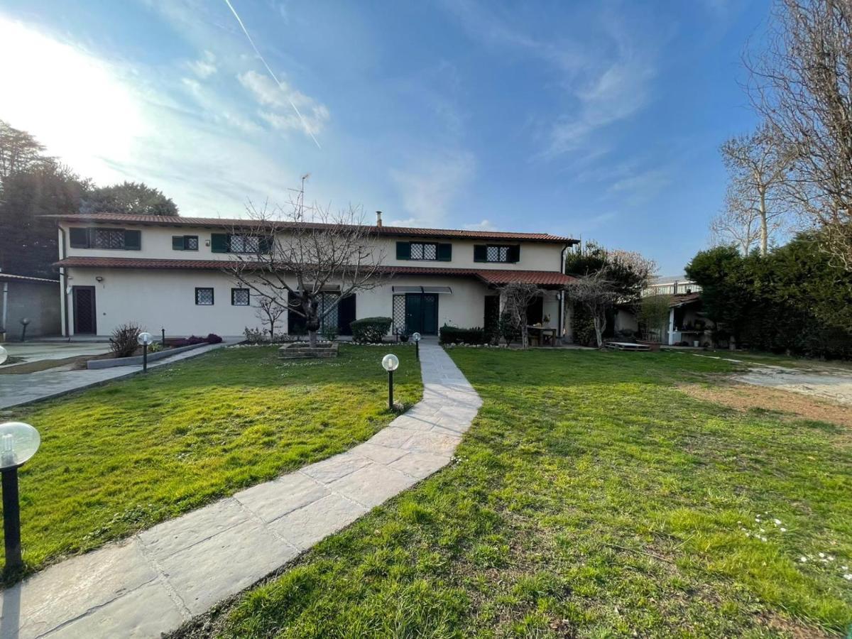 Lussuosa Villa Vicino Alla Stazione Caronno Pertusella Extérieur photo