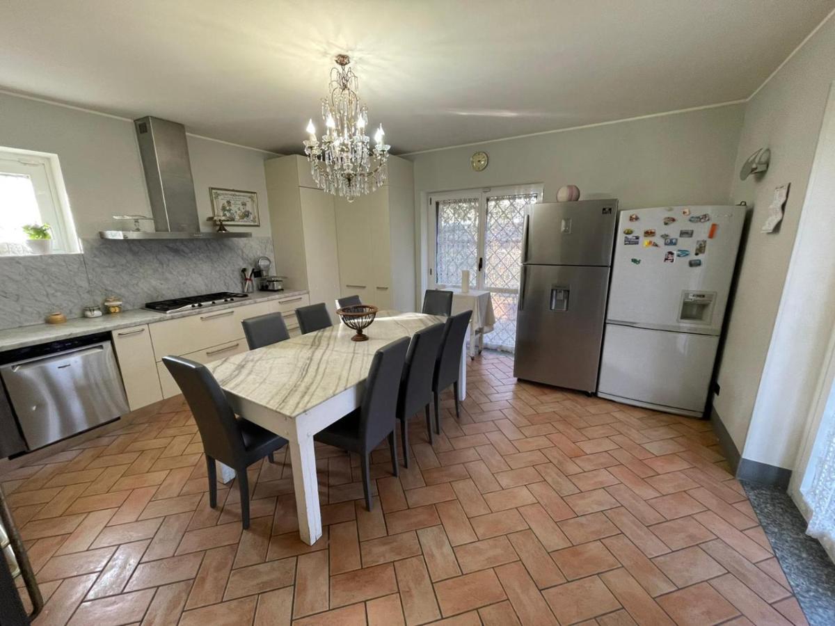 Lussuosa Villa Vicino Alla Stazione Caronno Pertusella Extérieur photo