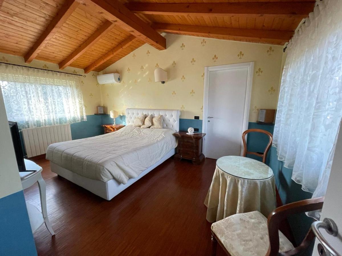 Lussuosa Villa Vicino Alla Stazione Caronno Pertusella Extérieur photo