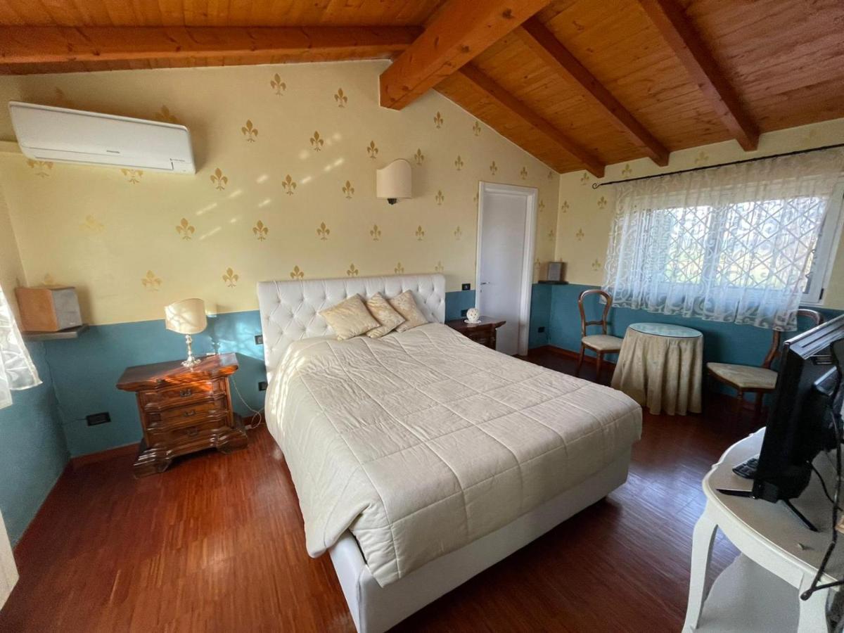 Lussuosa Villa Vicino Alla Stazione Caronno Pertusella Extérieur photo