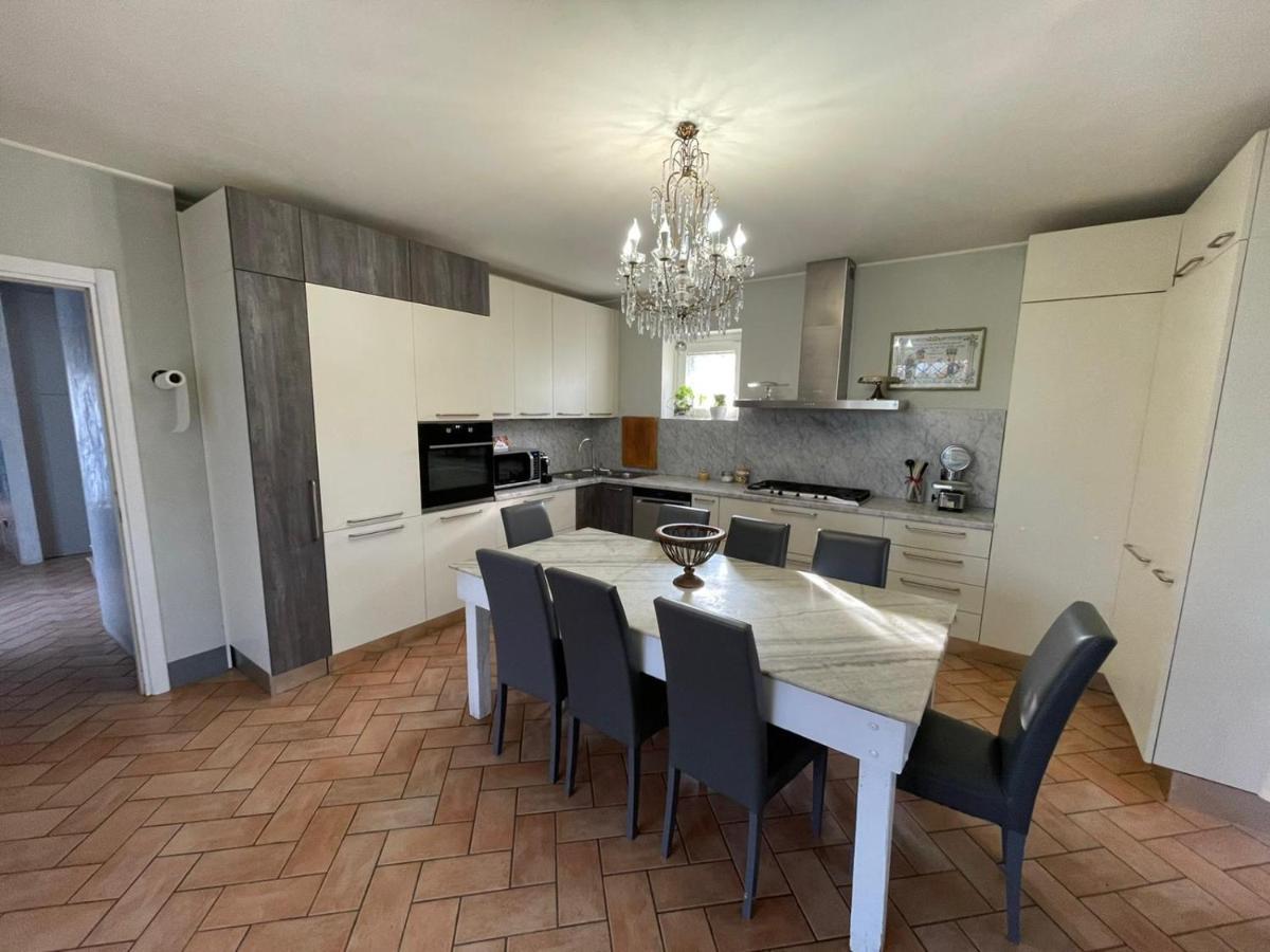 Lussuosa Villa Vicino Alla Stazione Caronno Pertusella Extérieur photo