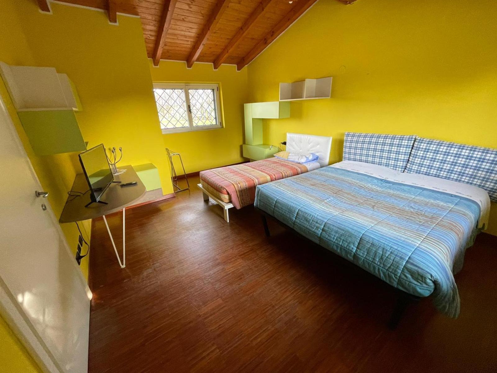 Lussuosa Villa Vicino Alla Stazione Caronno Pertusella Extérieur photo